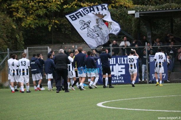 Calcio. La Brigata 1907 prende posizione: "Ci faremo trovare pronti quando il Savona 1907 FBC rinascerà per l'ennesima volta" Calcio. La Brigata 1907 prende posizione: "Ci faremo trovare pronti quando il Savona 1907 FBC rinascerà per l'ennesima volta"