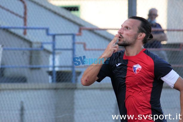 Vado. Il ritorno del re, doppietta di Lo Bosco e i rossoblu passano a Borgosesia al 95'!