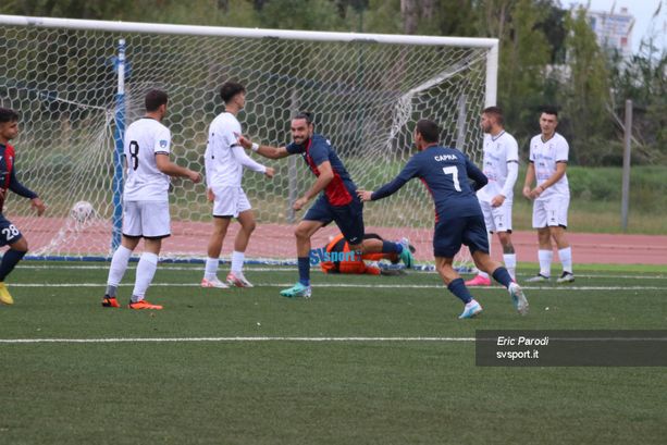 Calcio. Serie D. Il Derthona riacciuffa il Vado nel finale: tutti gli scatti della sfida del "Chittolina" (FOTOGALLERY)