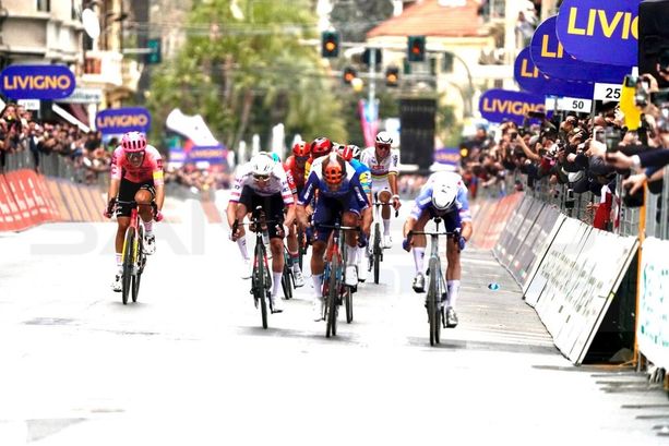 Milano-Sanremo: sul traguardo di Sanremo la spunta il belga Jasper Philipsen