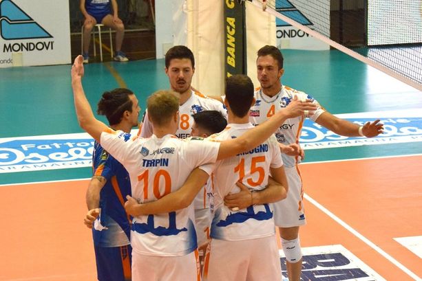 Volley A2/M: Anche il Brescia di Cisolla è costretto ad inchinarsi davanti ai Galletti! Il Vbc Synergy Mondovì vince al tie-break Volley A2/M: Anche il Brescia di Cisolla è costretto ad inchinarsi davanti ai Galletti! Il Vbc Synergy Mondovì vince al tie-break