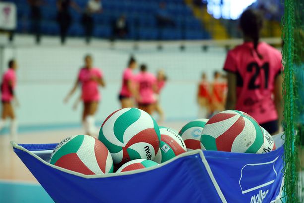 Volley A Femminile: Oggi i Presidenti di A1 e A2 discutono su come concludere i Campionati...Prende sempre più corpo lo slittamento della stagione! Volley A Femminile: Oggi i Presidenti di A1 e A2 discutono su come concludere i Campionati...Prende sempre più corpo lo slittamento della stagione!