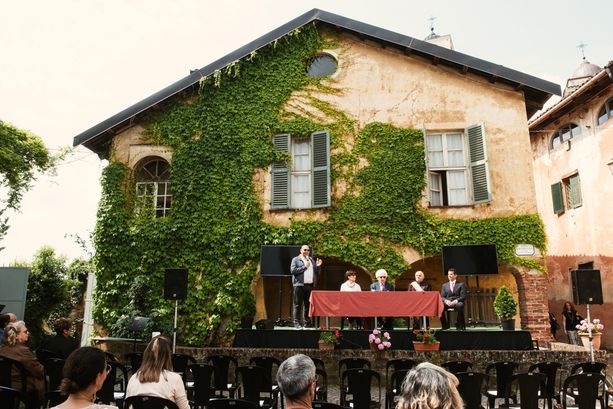 “Quello che i fiori dicono”: a Monchiero una giornata dedicata alla violenza di genere [FOTOGALLERY E VIDEO]