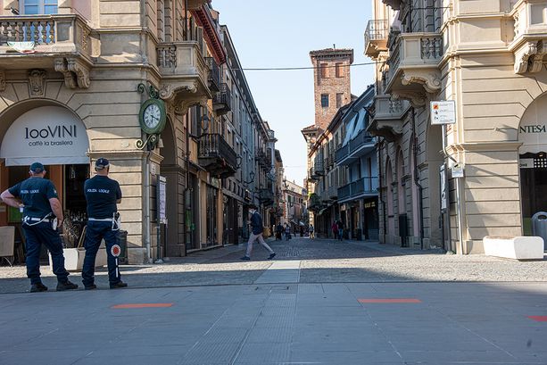 Nuovo scippo ai danni di un’anziana nel centro storico di Alba: è il secondo in un mese Nuovo scippo ai danni di un’anziana nel centro storico di Alba: è il secondo in un mese