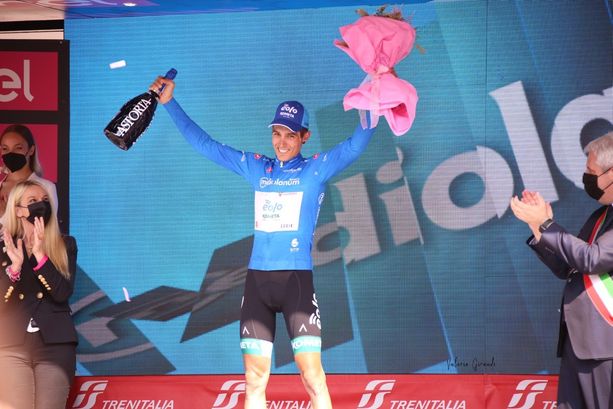 Giro d'Italia 2022, Sanremo-Cuneo: Diego Rosa conserva la maglia azzurra [VIDEO]
