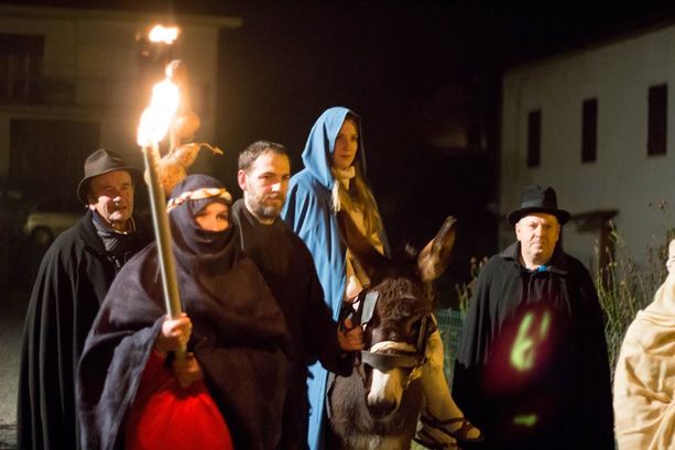 Dogliani: ultimi preparativi al Borgo Castello per il presepe vivente