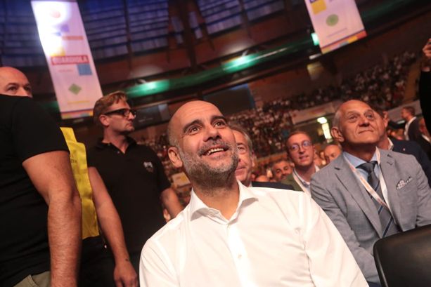 Pep Guardiola superstar per i &quot;Dialoghi sul talento&quot; della Fondazione Crc [FOTO E VIDEO]