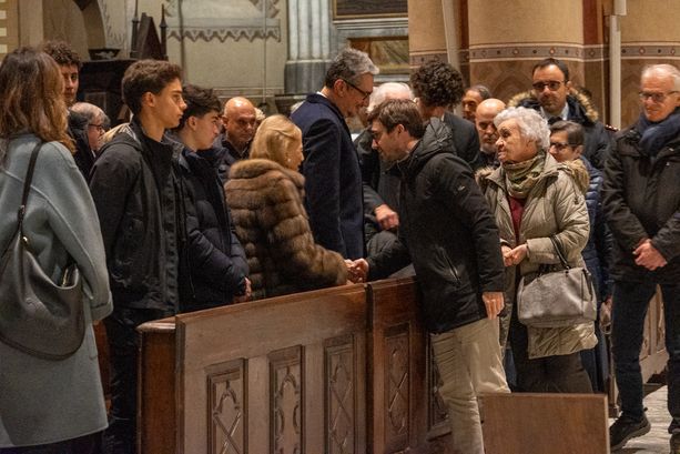 &quot;Michele Ferrero, un uomo giusto&quot;: duomo gremito ad Alba per la messa in ricordo dell'industriale [FOTO]