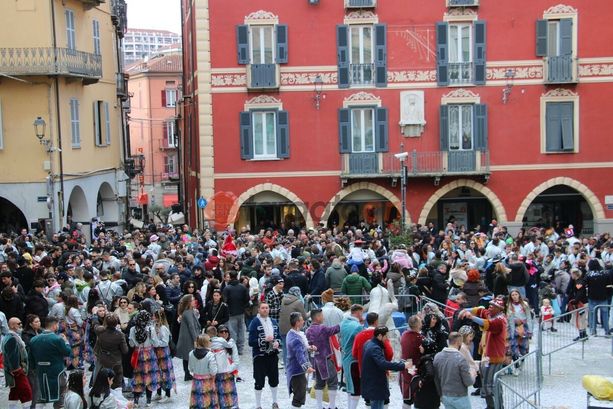Carlevè ‘d Mondvì 2026: la sfilata dei gruppi mascherati anticipa alle 14 Carlevè ‘d Mondvì 2026: la sfilata dei gruppi mascherati anticipa alle 14
