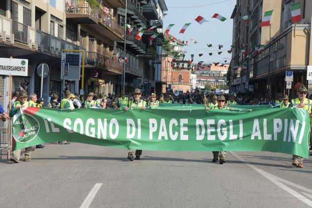 Adulanta degli Alpini, in 90mila a Vicenza nel segno della pace Adulanta degli Alpini, in 90mila a Vicenza nel segno della pace