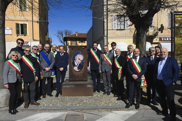 Carrù è diventata &quot;Città presidenziale&quot; a 150 anni dalla nascita di Luigi Einaudi [GALLERY]