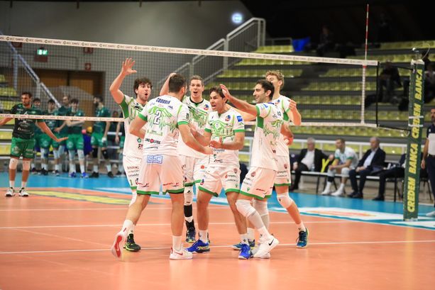 Volley A2M. Altro capolavoro di Cuneo: battuta anche Cantù e sabato sera c'è il big match con Grottazzolina Volley A2M. Altro capolavoro di Cuneo: battuta anche Cantù e sabato sera c'è il big match con Grottazzolina