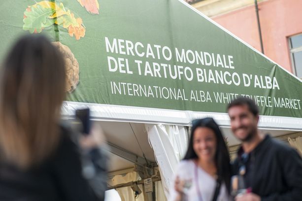 Sabato 7 ottobre al via la Fiera del Tartufo Bianco d'Alba. Ospite d'onore il ministro della Difesa Guido Crosetto Sabato 7 ottobre al via la Fiera del Tartufo Bianco d'Alba. Ospite d'onore il ministro della Difesa Guido Crosetto