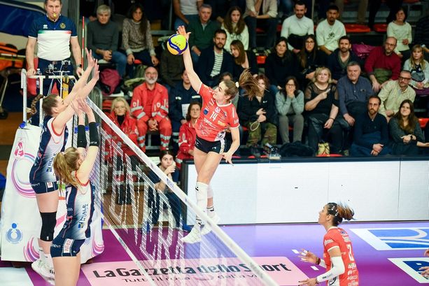 Volley A1F. Il derby è ancora di Chieri: Cuneo a secco di punti, le Gatte perdono 3-1