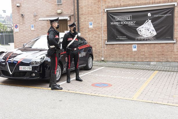 Un 45enne di Bra e un 58enne di Torino i rapinatori uccisi a Grinzane. Albese il 34enne fermato