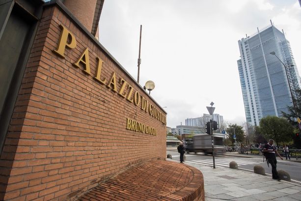 Padrino di battesimo accusato di soprusi su due sorelline: psichiatri dovranno pronunciarsi sulla sua capacità di intendere e volere