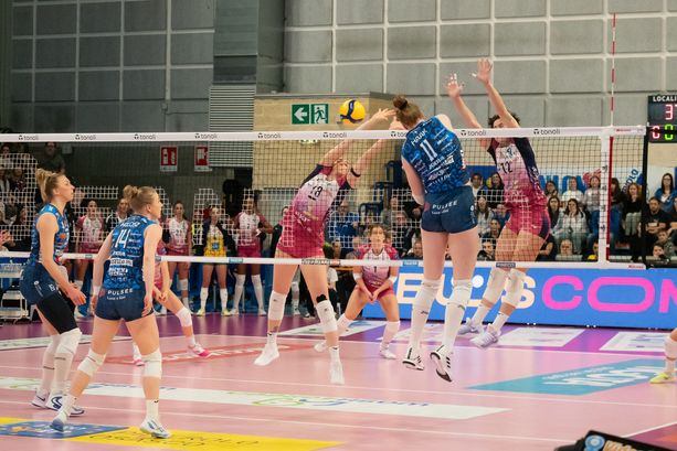 Volley A1/F: le mani di Wołosz incantano il Pala Bus Company [FOTO]
