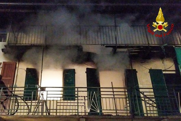 Incendio nella notte in una casa a Campiglione Fenile [FOTO]