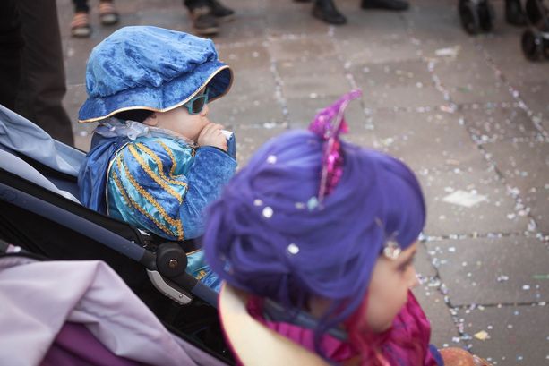 Vigone festeggia il Carnevale a piedi con musica e costumi Vigone festeggia il Carnevale a piedi con musica e costumi