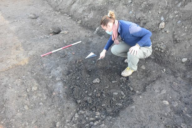 Un’area per i roghi funebri spunta durante gli scavi per la ciclopedonale di Cavour