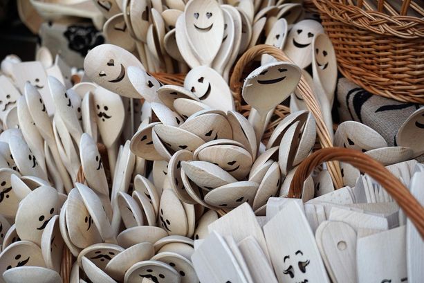 Un sabato a Luserna San Giovanni con creativi in piazza, tuning al Bersaglio e note per le strade