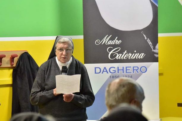 Preghiere, fiaccole e musica per ricordare Madre Caterina Daghero Preghiere, fiaccole e musica per ricordare Madre Caterina Daghero