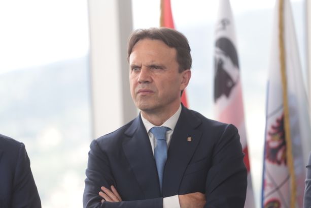 Automotive, l'altolà della Regione: "Chiudere Mirafiori vorrebbe dire tradire un secolo di storia" Automotive, l'altolà della Regione: "Chiudere Mirafiori vorrebbe dire tradire un secolo di storia"