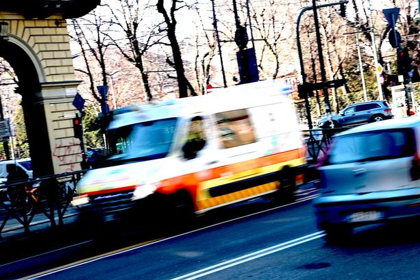 Pedone investito da un camion: muore sul colpo in strada del Cascinotto Pedone investito da un camion: muore sul colpo in strada del Cascinotto