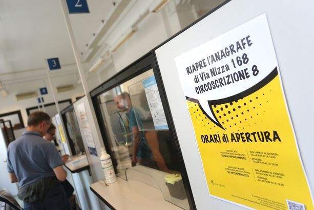Pasticcio carte d'identità, il Comune attacca il Governo: "Poca chiarezza e ritardi, fate subito la Cie"