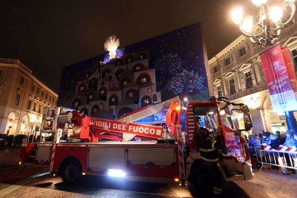 A Torino un Natale solidale per famiglie in difficoltà. E si corteggia la Rai in vista del Capodanno A Torino un Natale solidale per famiglie in difficoltà. E si corteggia la Rai in vista del Capodanno