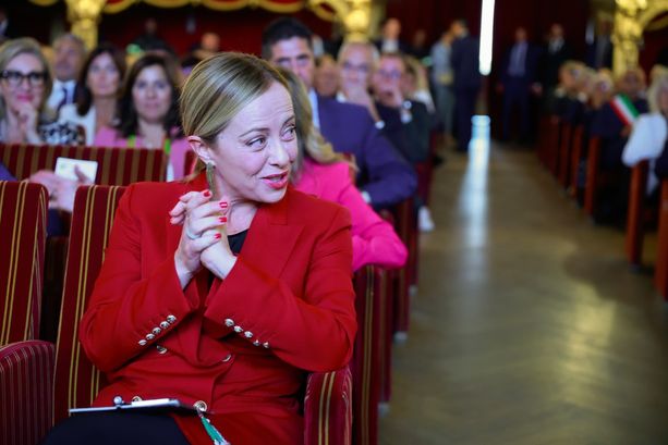 Meloni a Torino: "Città unica, Cavour ispirazione". Ma su Cirio non si esprime Meloni a Torino: "Città unica, Cavour ispirazione". Ma su Cirio non si esprime