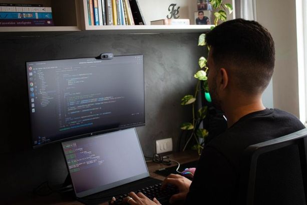 I genitori degli hikikomori lanciano un appello alla politica per le prossime elezioni: "Aiutate questi ragazzi" I genitori degli hikikomori lanciano un appello alla politica per le prossime elezioni: "Aiutate questi ragazzi"