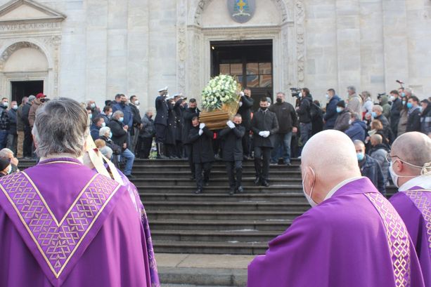 Una folla commossa al funerale di Filippo Falotico, Nosiglia: "Non si può risparmiare sulla vita"  [FOTO E VIDEO]