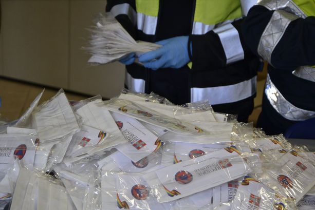 Mascherine: oggi è partita la distribuzione a Pinerolo Mascherine: oggi è partita la distribuzione a Pinerolo