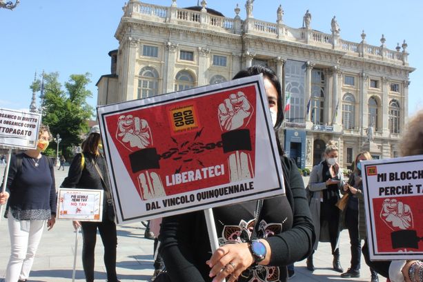 &quot;Abolite il vincolo quinquennale, nega il diritto a spostarsi&quot;: a Torino la rabbia degli insegnanti (VIDEO e FOTO)