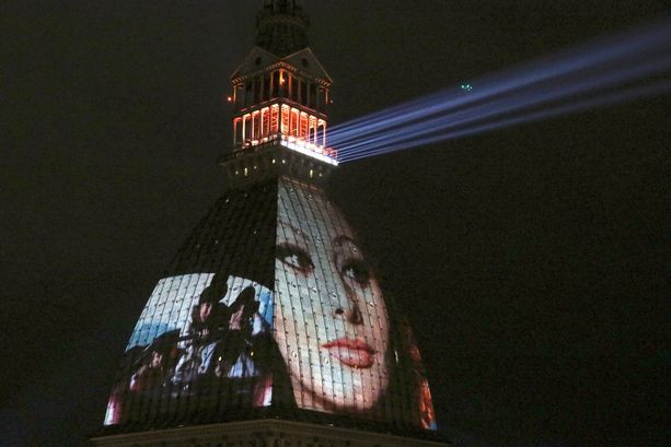 Musei aperti, Portici di Carta, video mapping sulla Mole: così Torino festeggia San Giovanni 2021