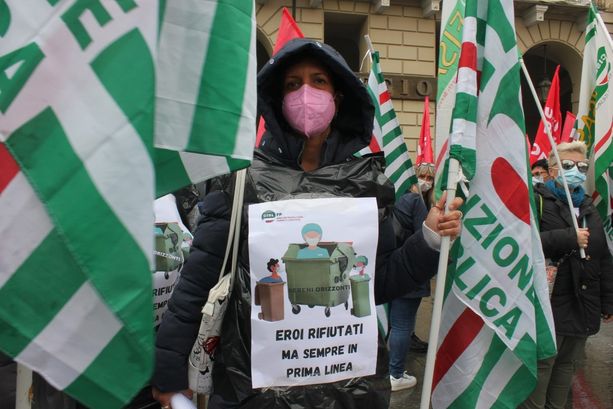 Cassa integrazione e chiusure, la rabbia dei lavoratori di Sereni Orizzonti: “Lavoratori rifiutati” [VIDEO e FOTO]