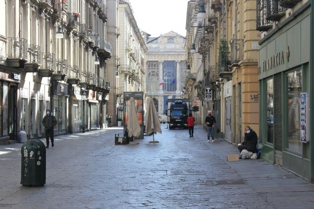 Torino torna in “lockdown”: deserto in centro e nelle stazioni nel primo giorno di zona rossa (FOTO e VIDEO) Torino torna in “lockdown”: deserto in centro e nelle stazioni nel primo giorno di zona rossa (FOTO e VIDEO)