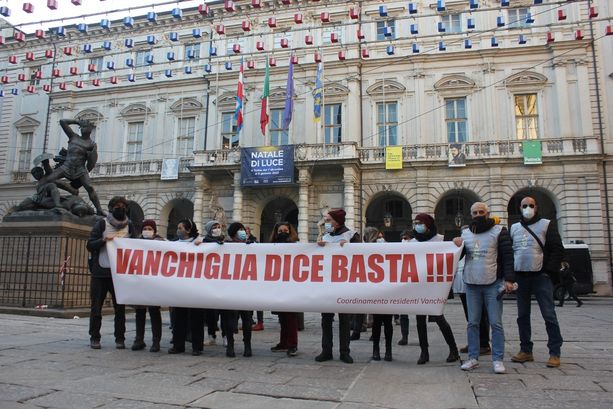 “Vanchiglia vuole dormire”: la rivolta dei residenti contro la mala movida fa tremare il Comune di Torino (VIDEO e FOTO) “Vanchiglia vuole dormire”: la rivolta dei residenti contro la mala movida fa tremare il Comune di Torino (VIDEO e FOTO)