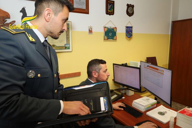 Interessi a oltre il 35%, scatta la denuncia per usura. A Gallarate nei guai un imprenditore e due commercialisti Interessi a oltre il 35%, scatta la denuncia per usura. A Gallarate nei guai un imprenditore e due commercialisti