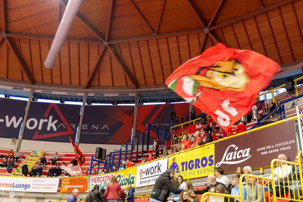 VIDEO Uyba tris vincente. Sei “troppo” per Macerata