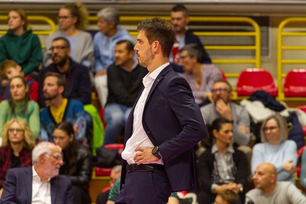 Troppa Novara per questa Uyba Troppa Novara per questa Uyba