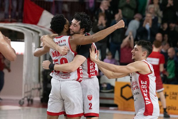 Quelle sere in cui il mondo, a Masnago, resta fuori dalla porta Quelle sere in cui il mondo, a Masnago, resta fuori dalla porta