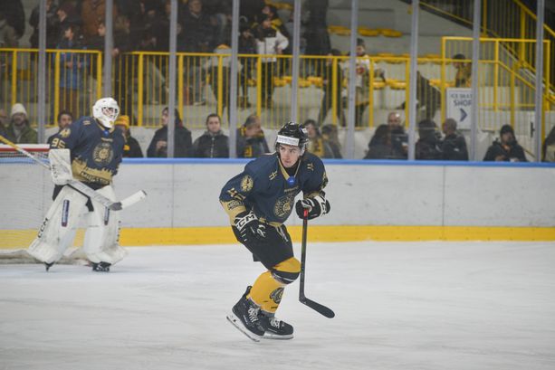 Pathos, fuoco, grande pubblico: i Mastini fanno ciò che devono (5-2) e possono arrivare anche secondi. Ma li attende un grande Aosta che crede ancora nelle final four Pathos, fuoco, grande pubblico: i Mastini fanno ciò che devono (5-2) e possono arrivare anche secondi. Ma li attende un grande Aosta che crede ancora nelle final four