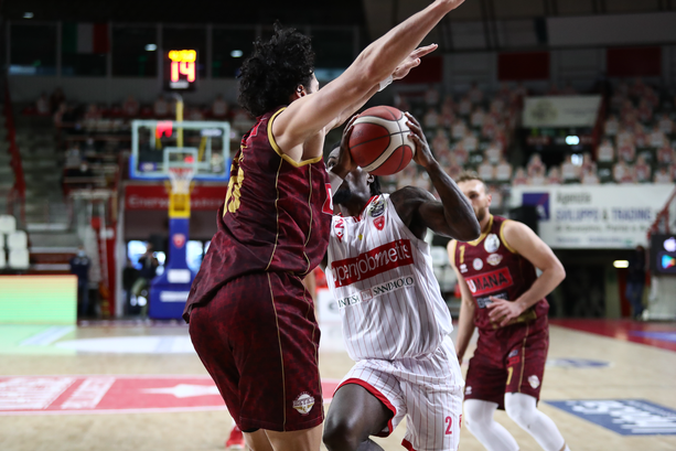 Varese, una partita da grande. Ma i 2 punti vanno a Venezia Varese, una partita da grande. Ma i 2 punti vanno a Venezia