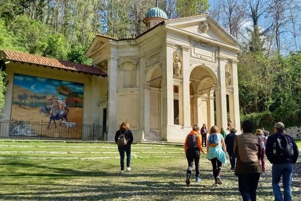 Malore lungo la via della Cappelle al Sacro Monte: paura per un 55enne Malore lungo la via della Cappelle al Sacro Monte: paura per un 55enne