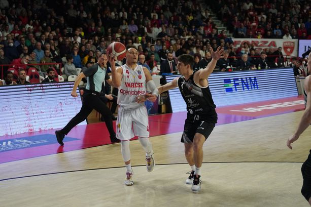 Le sconfitte interrogano, meglio vincere. Alle 19.30 c’è Varese-Brescia Le sconfitte interrogano, meglio vincere. Alle 19.30 c’è Varese-Brescia