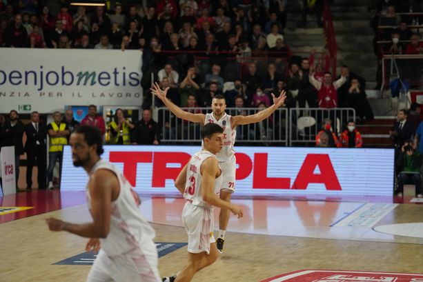 Vedi Napoli e poi... pensi al futuro. Doppio obiettivo oggi per Varese