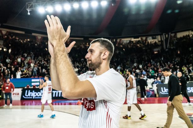 Il sottile confine tra il bene e il male: inferno e paradiso coabitano nell'anima biancorossa