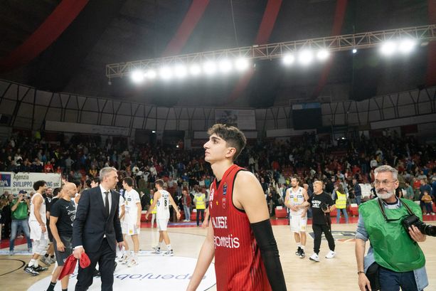 Ci siamo andati ancora vicino? Bene, ma non stiamo giocando a bocce...